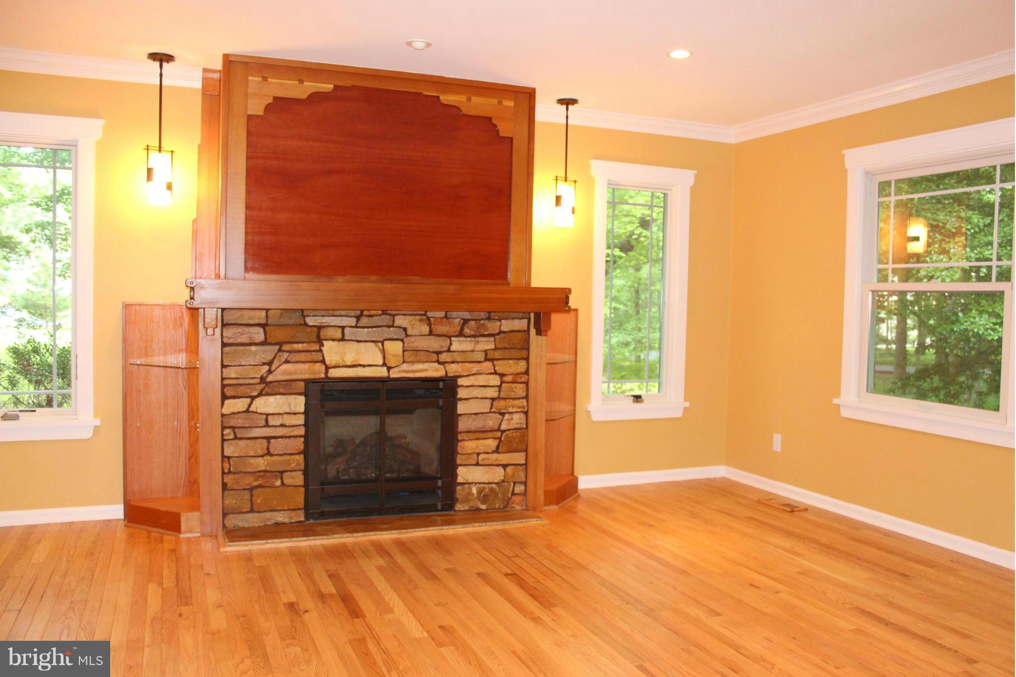 3717 Pleasant Ridge Road Annandale, VA 22003 - Photo 12 of 29 Light, bright living room