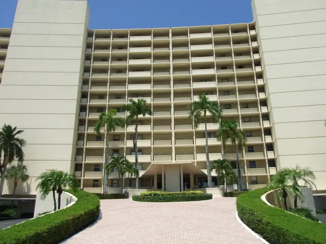 $364,900 | 130 Lakeshore Drive, Unit 522, North Palm Beach, FL 33408