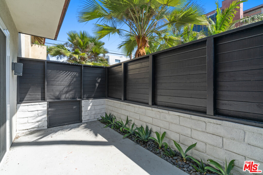 35 Catamaran Street, Unit 3 Marina del Rey, CA 90292 - Photo 3 of 11 a front view of a house