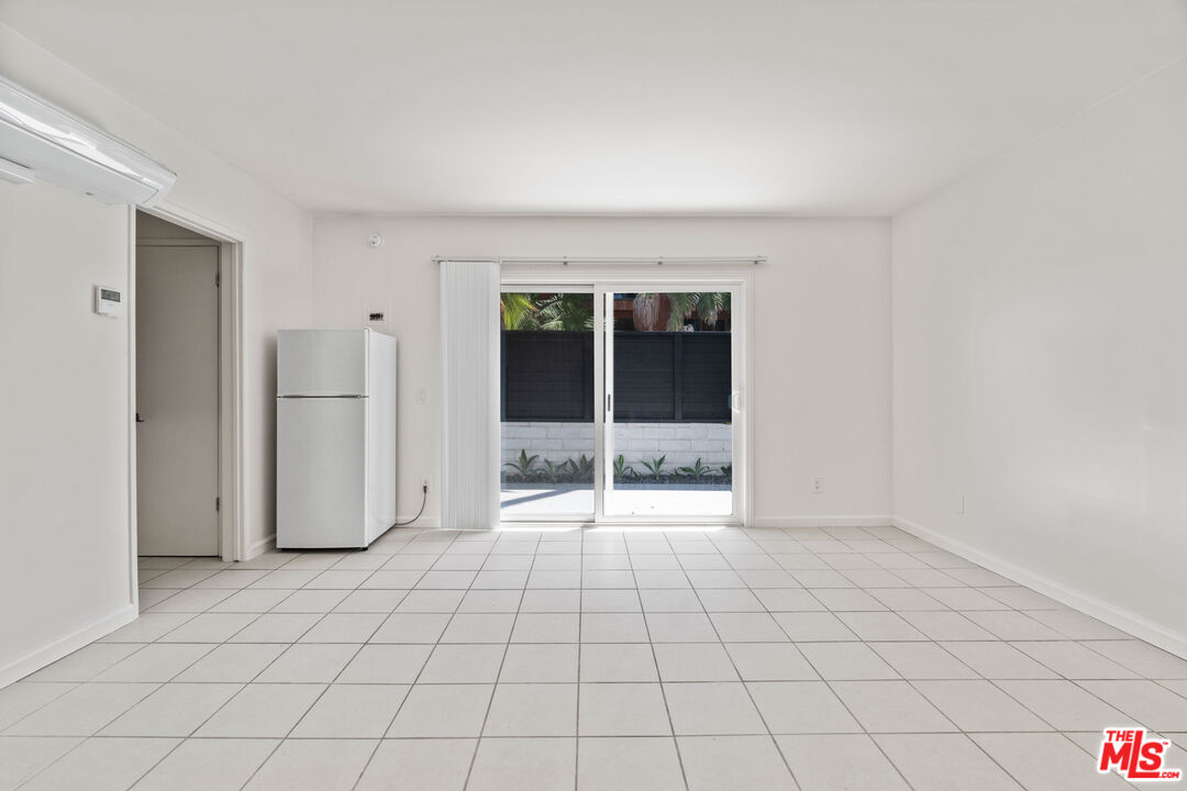 35 Catamaran Street, Unit 3 Marina del Rey, CA 90292 - Photo 4 of 11 a view of an empty room