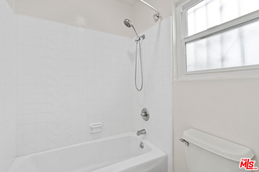 35 Catamaran Street, Unit 3 Marina del Rey, CA 90292 - Photo 7 of 11 a bathroom with a bath tub with a shower