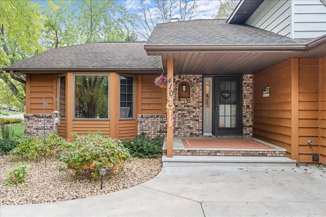 $489,000 | 410 River Hills Road, River Falls, WI 54022