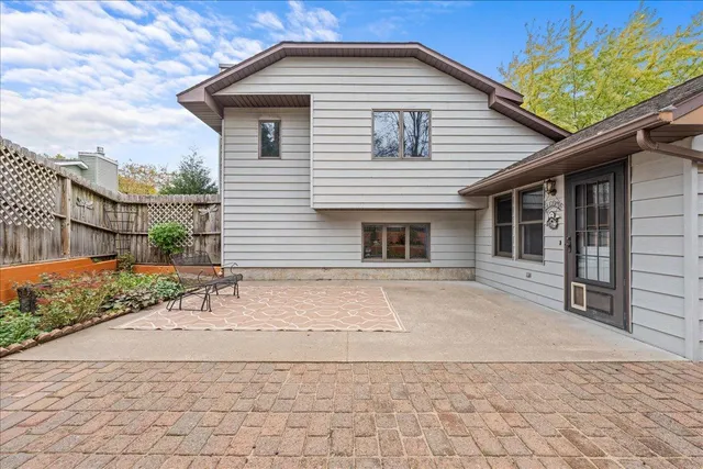 $489,000 | 410 River Hills Road, River Falls, WI 54022