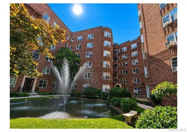 $650,000 | 73-12 35th Avenue, Unit D32 | Jackson Heights