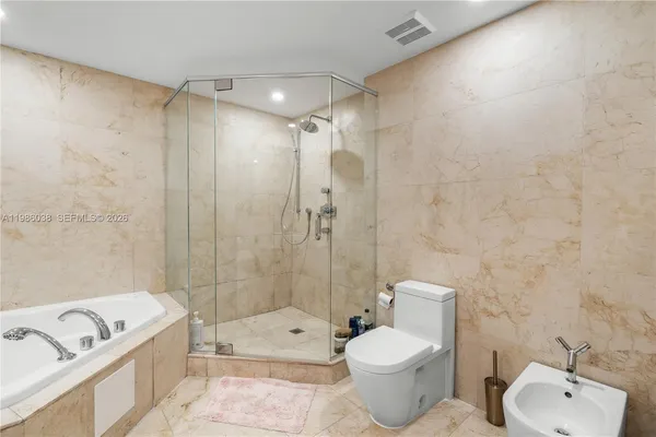 $6,800 | 6000 Indian Creek Drive, Unit 5B, Miami Beach, FL 33140