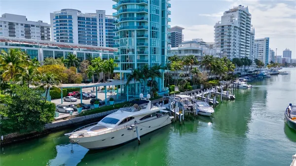 $6,800 | 6000 Indian Creek Drive, Unit 5B, Miami Beach, FL 33140