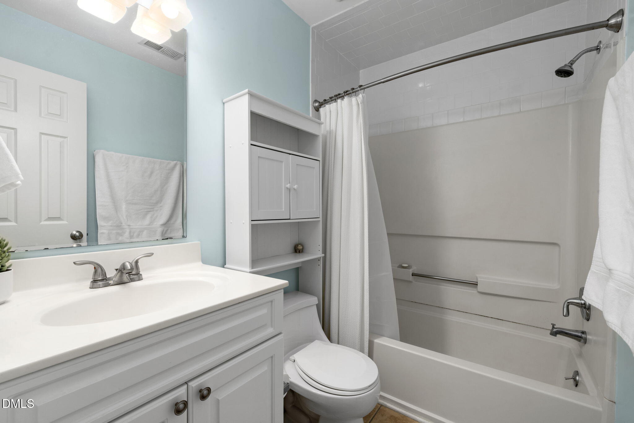 1003 Kingswood Drive, Unit N Chapel Hill, NC 27517 - Photo 18 of 23 a bathroom with a sink toilet and shower