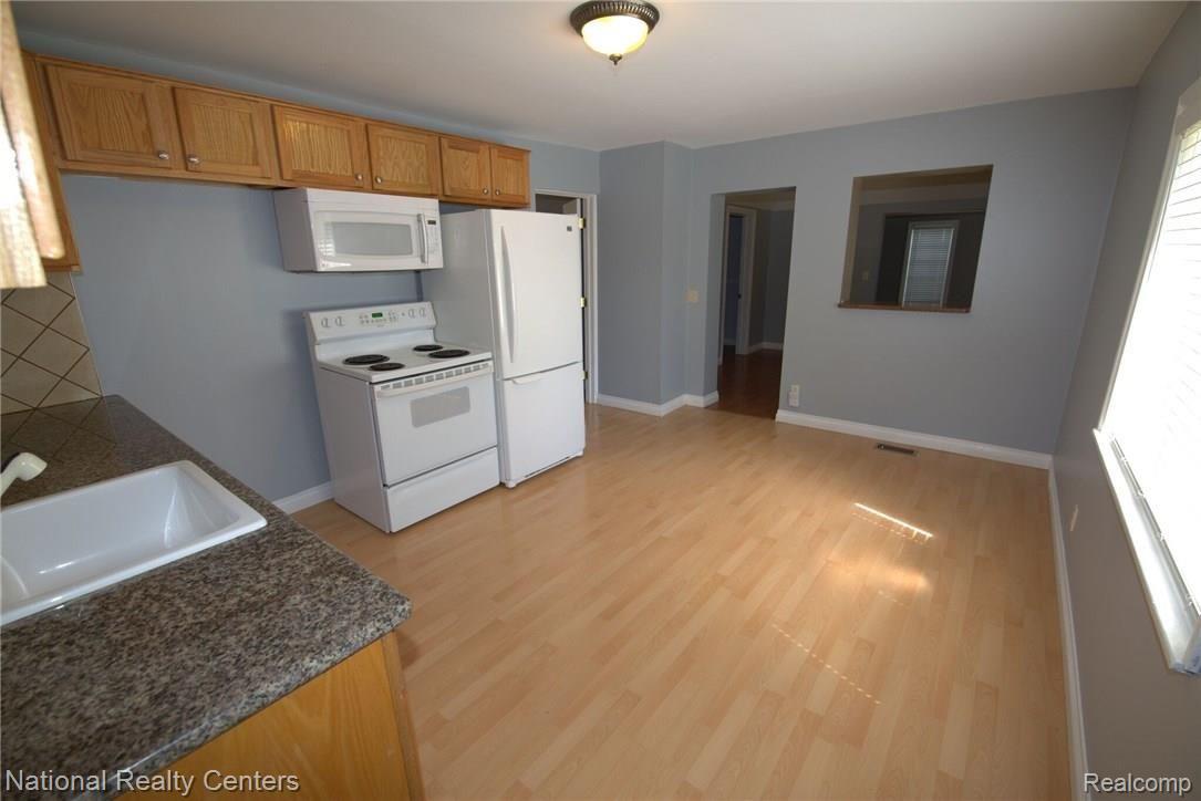 2790 Harvey Street Rochester, MI 48309 - Photo 10 of 21 10.jpg