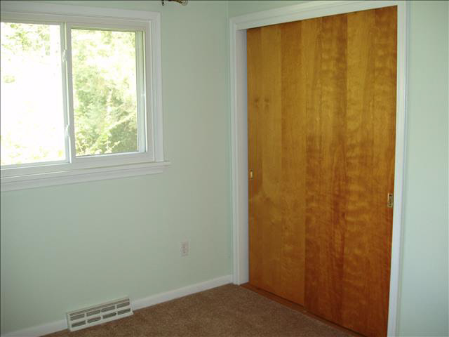 13008 Grafton Road Carleton, MI 48117 - Photo 7 of 9 20418557-6.JPG