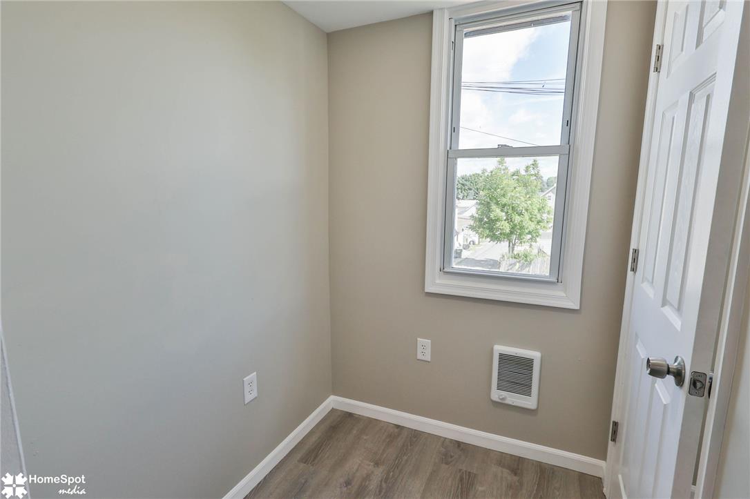 619 Sioux Street Bethlehem, PA 18015 - Photo 23 of 61 an empty room with a window