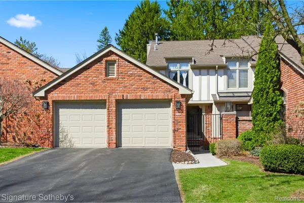 $499,900 | 24122 Bingham Pointe Drive, Unit 24, Franklin, MI 48025