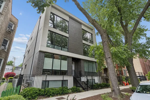 $575,000 | 2733 West Hirsch Street, Unit 3W, Chicago, IL 60622