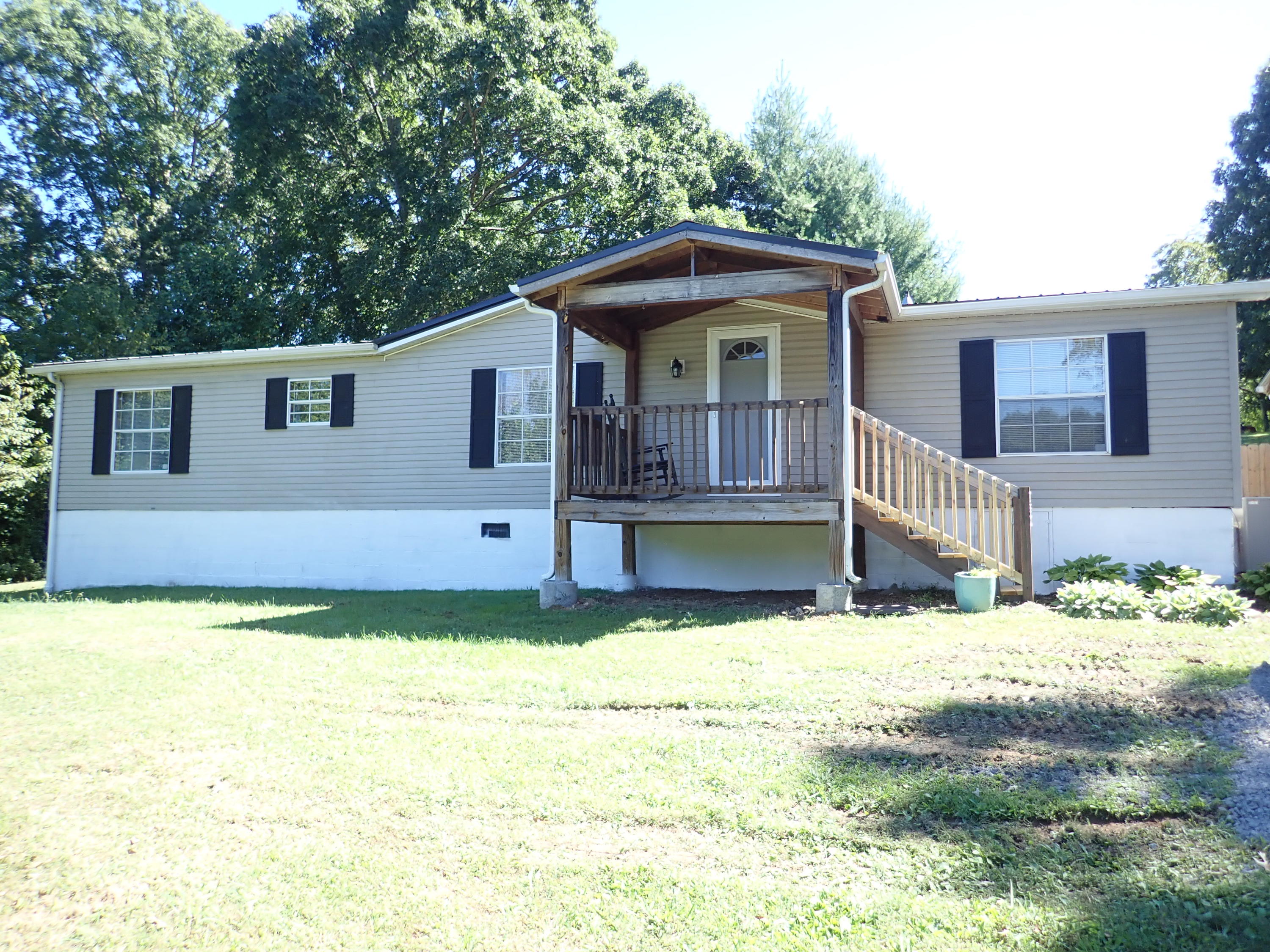 139 Leach Road Johnson City, TN 37601 - Photo 1 of 15 P9190998