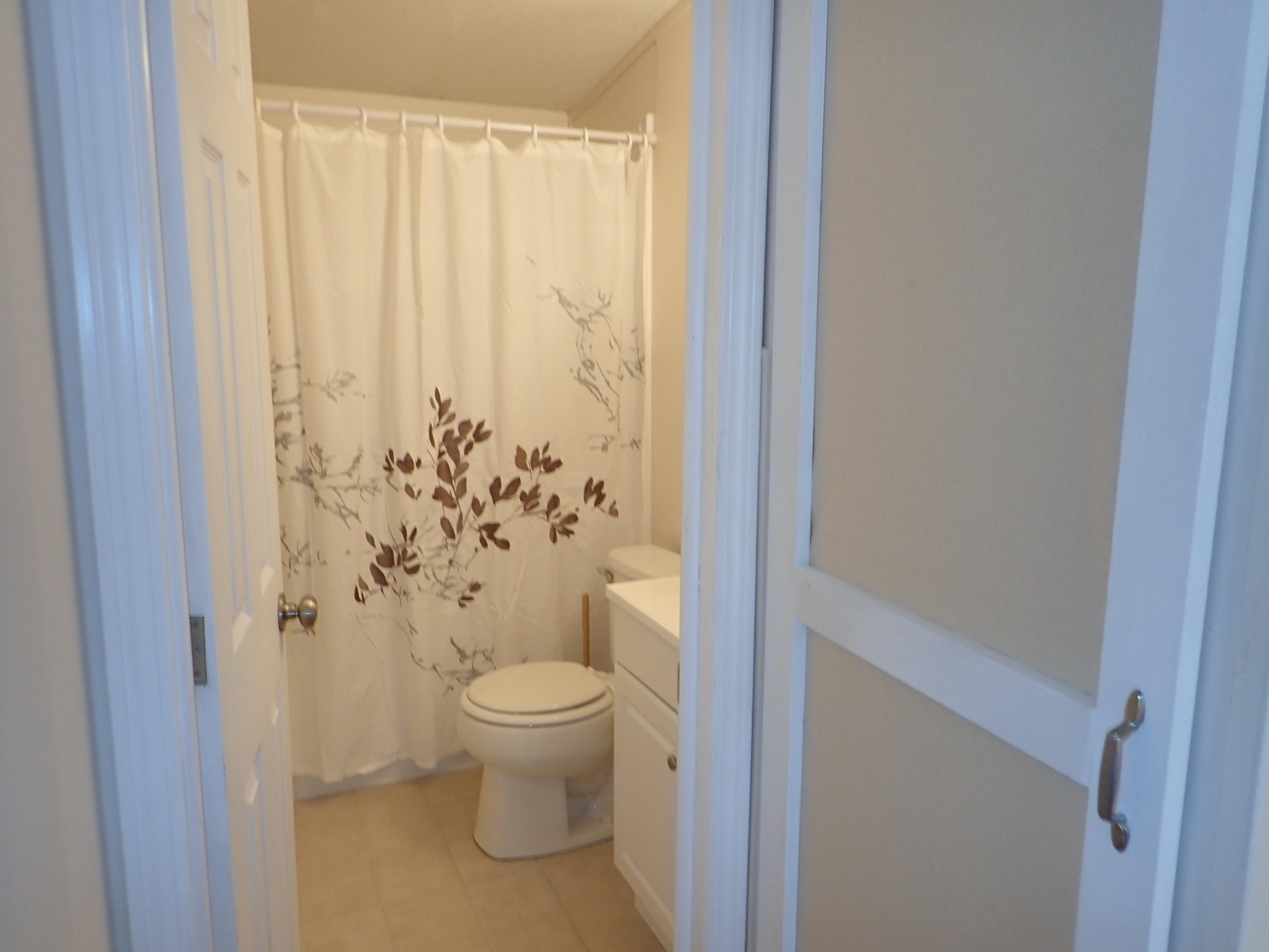 139 Leach Road Johnson City, TN 37601 - Photo 11 of 15 P9190988