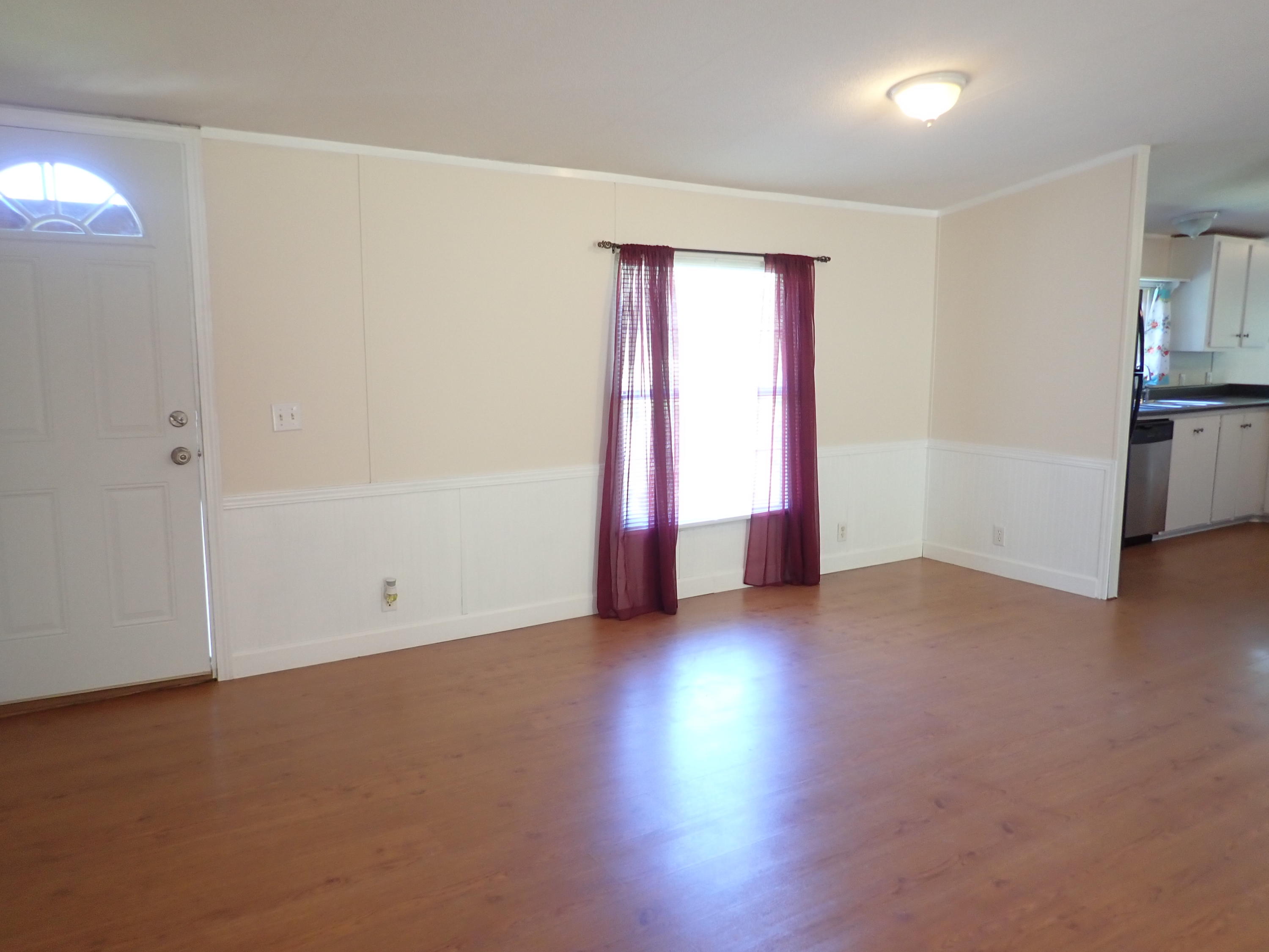 139 Leach Road Johnson City, TN 37601 - Photo 5 of 15 P9190984