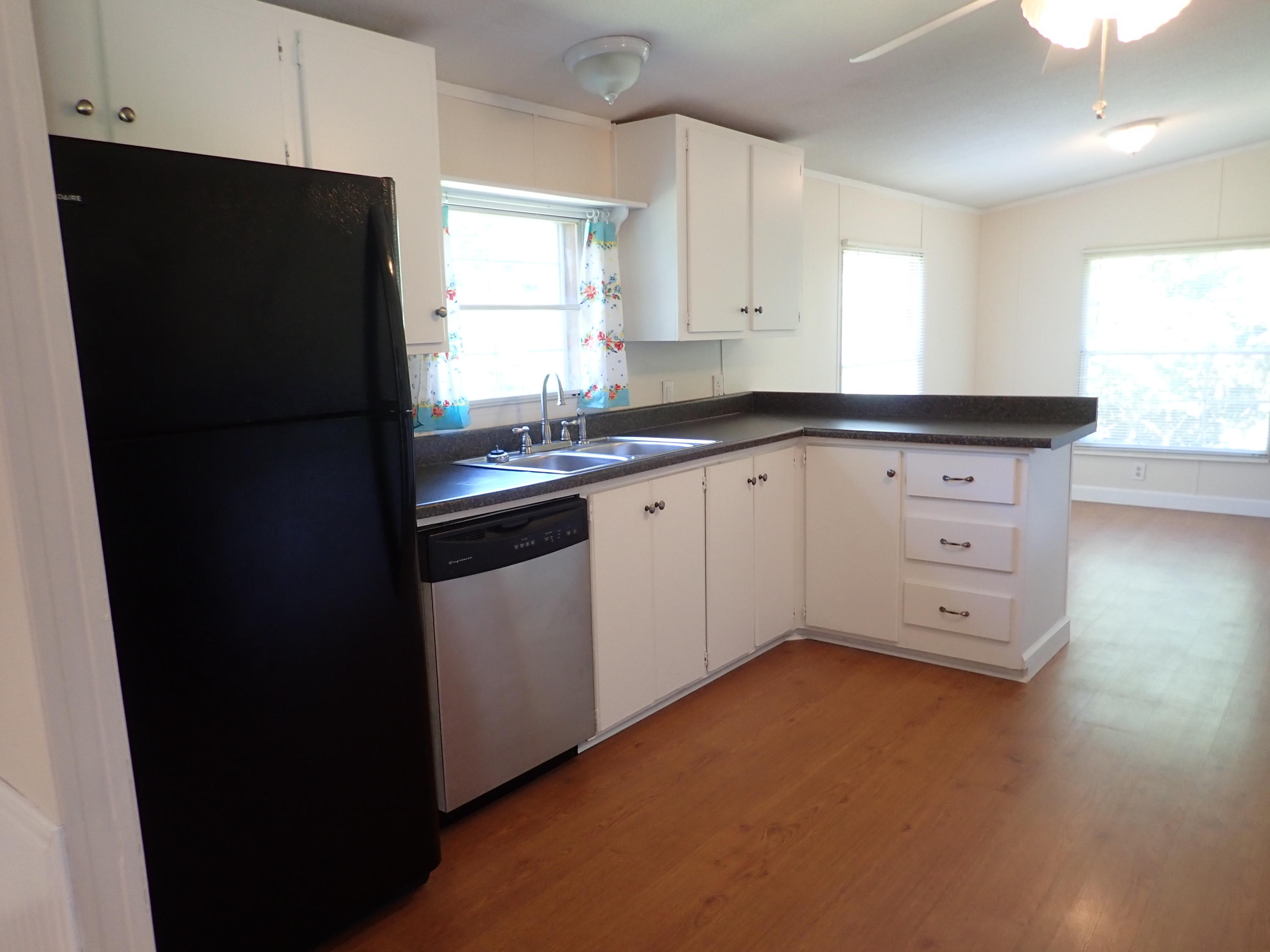 139 Leach Road Johnson City, TN 37601 - Photo 7 of 15 P9190982