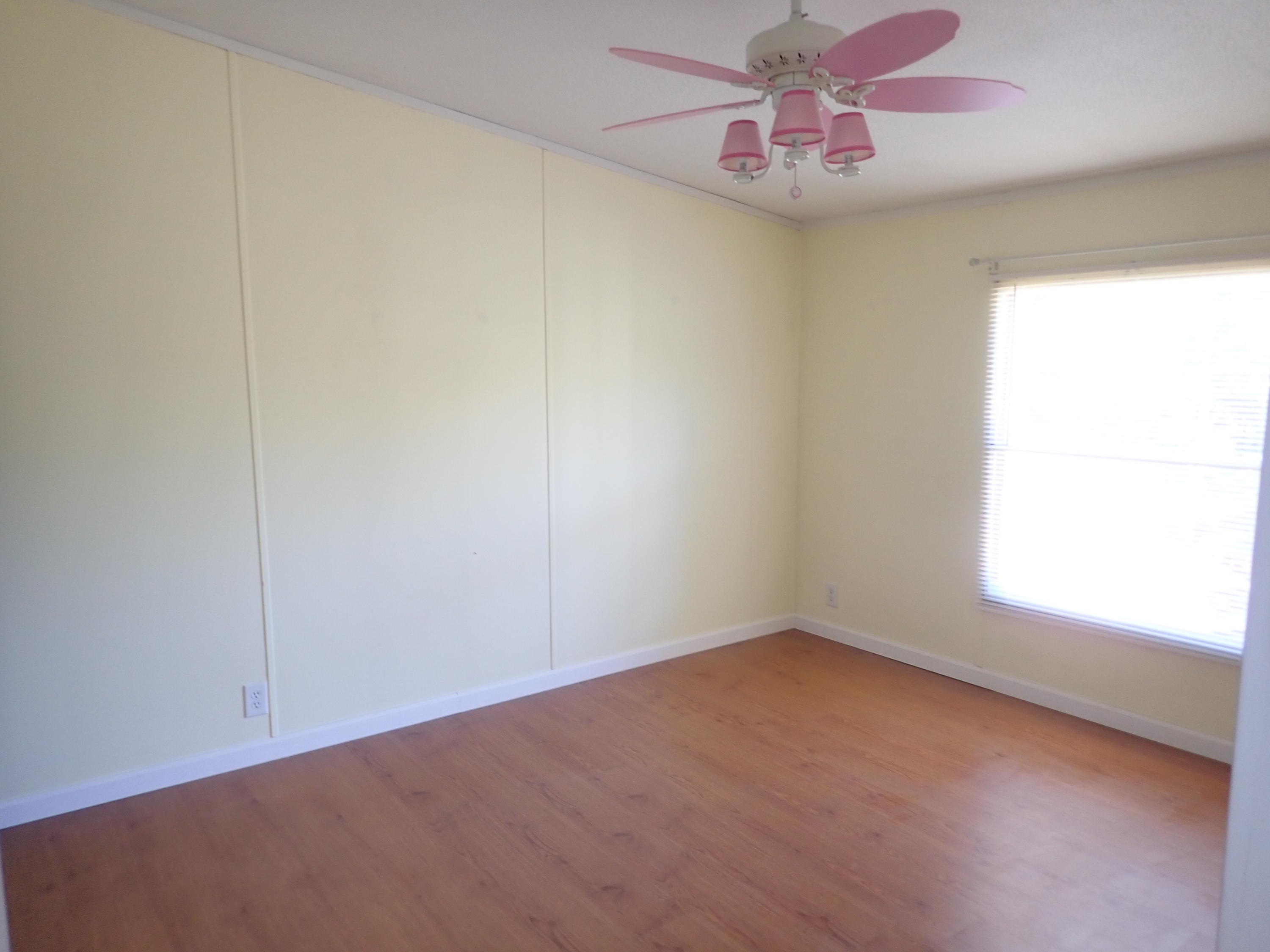 139 Leach Road Johnson City, TN 37601 - Photo 10 of 15 P9190987