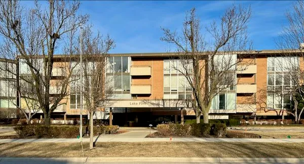 $1,800 | 1301 North Western Avenue, Unit 326, Lake Forest, IL 60045