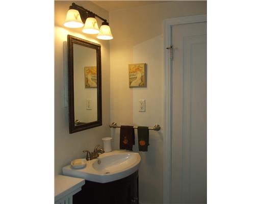 286 McCoy Road McKees Rocks, PA 15136 - Photo 8 of 18 Full Bath. Newly Remodeled Bath.