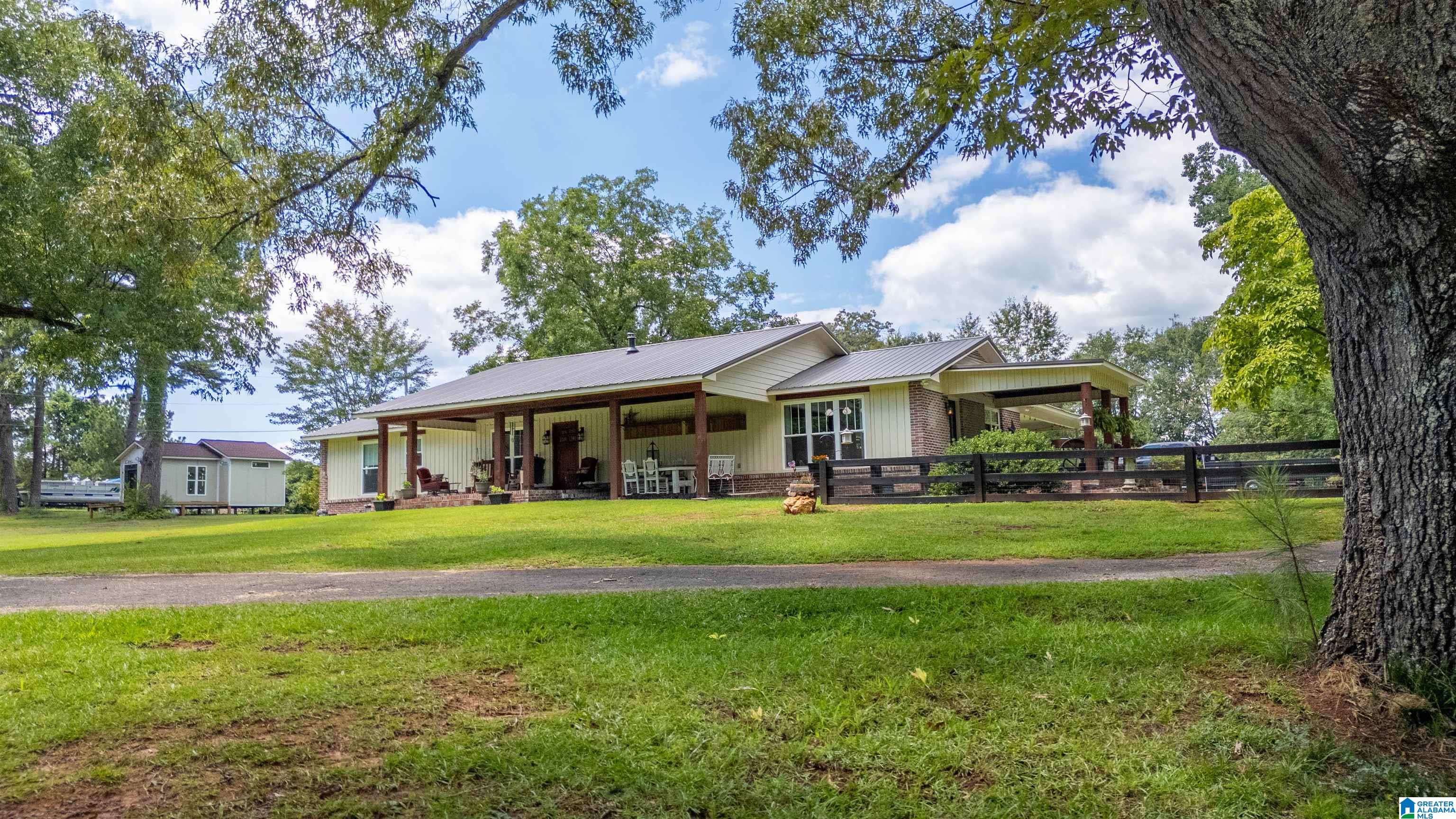 190 Shadow Trace Anniston, AL 36201 - Photo 2 of 33
