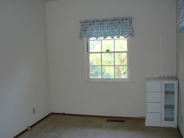 10790 Ridgeview Way San Jose, CA 95127 - Photo 12 of 25 an empty room with a window