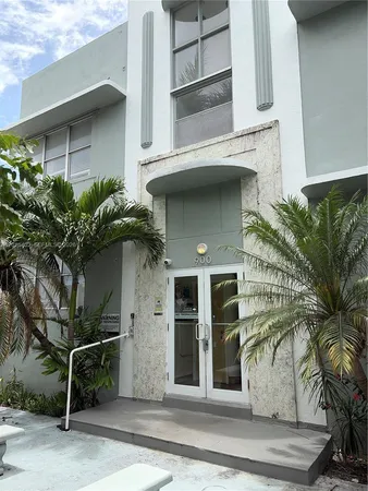 $1,800 | 900 Jefferson Avenue, Unit 2, Miami Beach, FL 33139