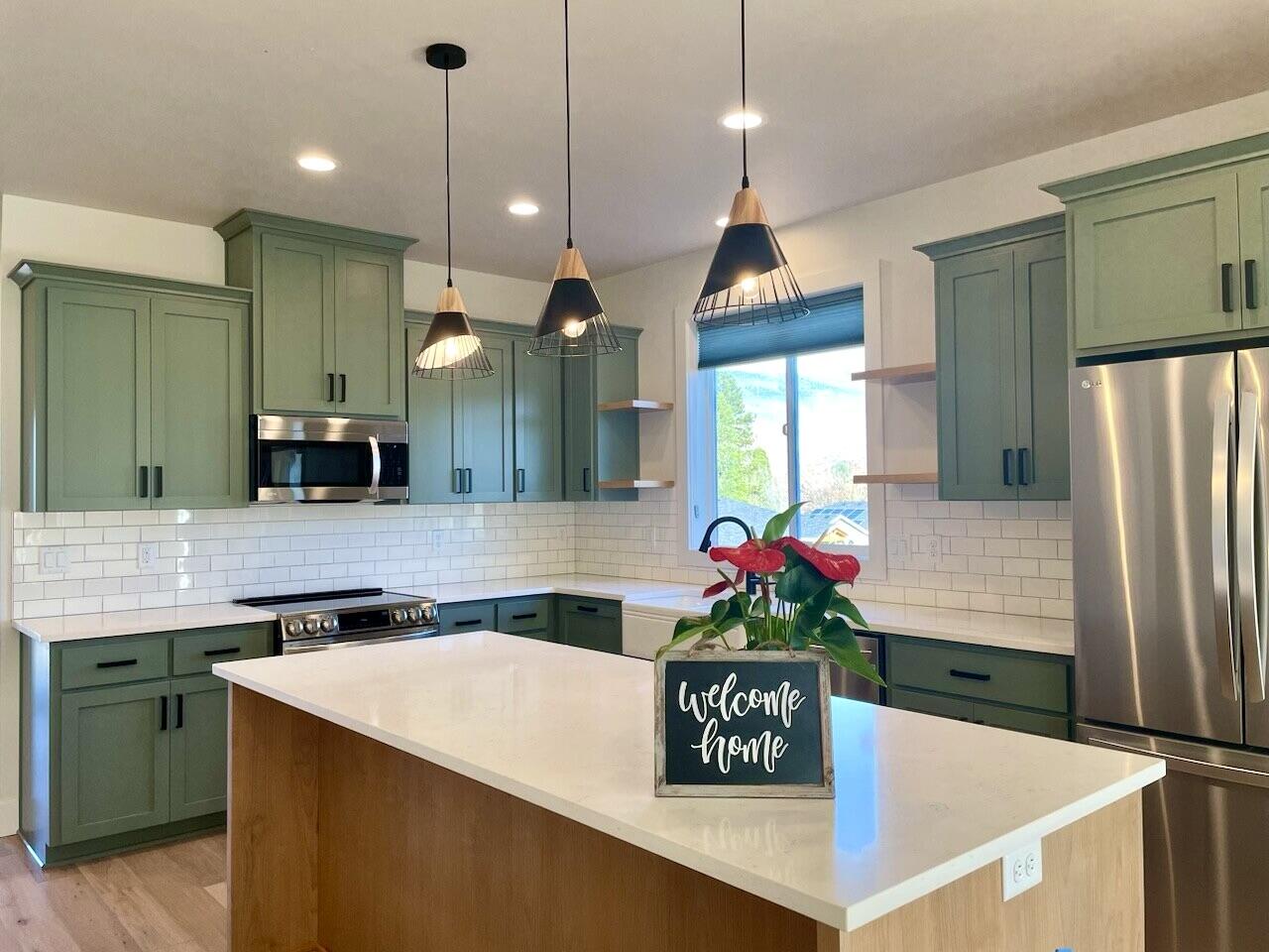 388 Randy Street Ashland, OR 97520 - Photo 5 of 30 Kitchen