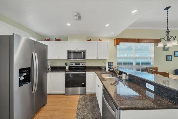 $3,900 | 3604 54th Drive West, Unit 104, Bradenton, FL 34210