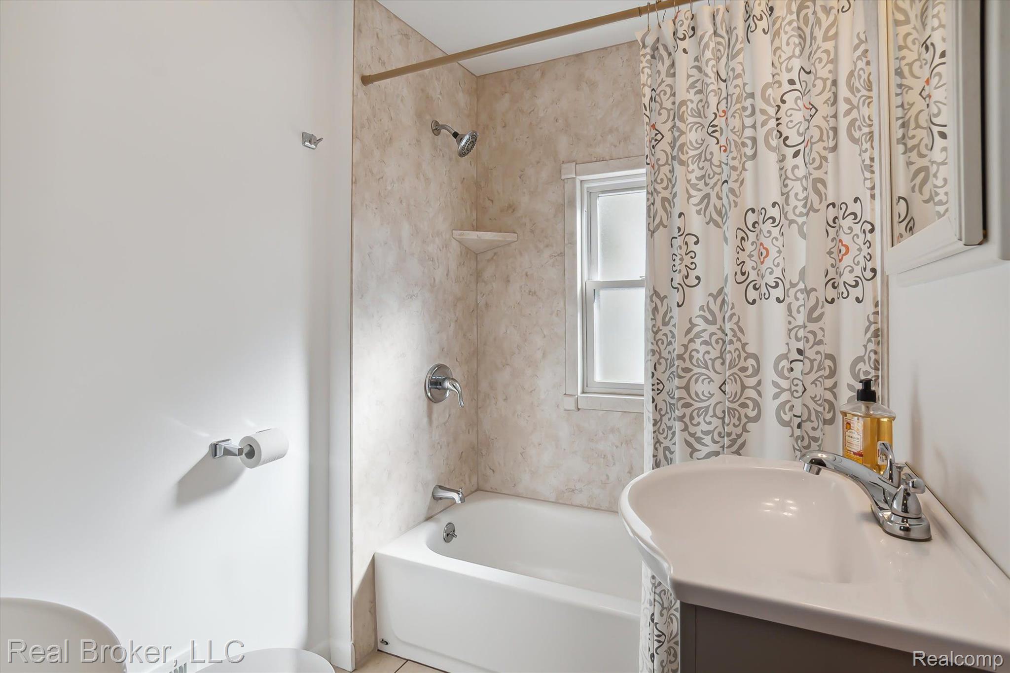 28043 Goddard Road Romulus, MI 48174 - Photo 11 of 25 Gallery Image 11