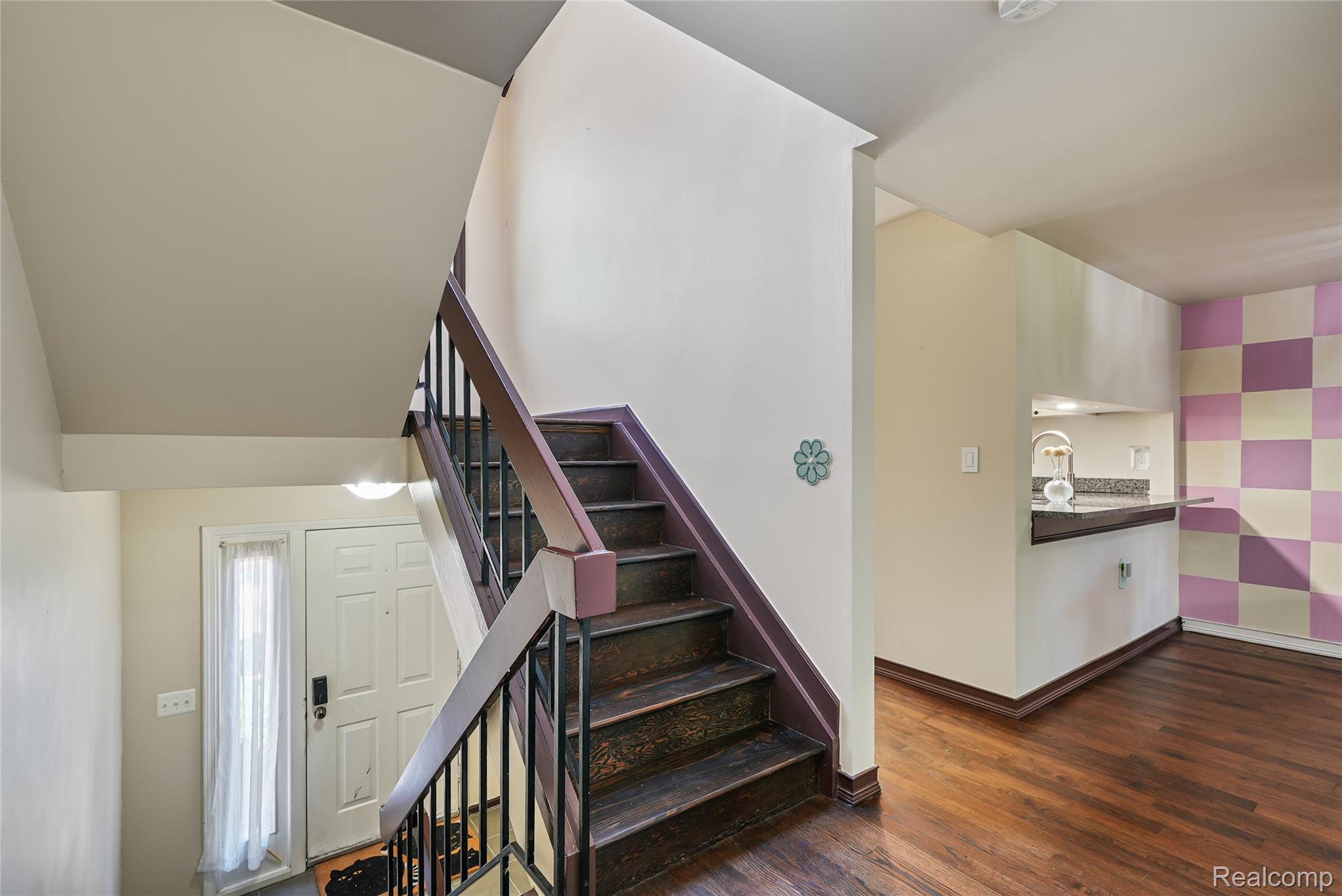 826 Seville Row Detroit, MI 48202 - Photo 7 of 44 DSC07841.jpg