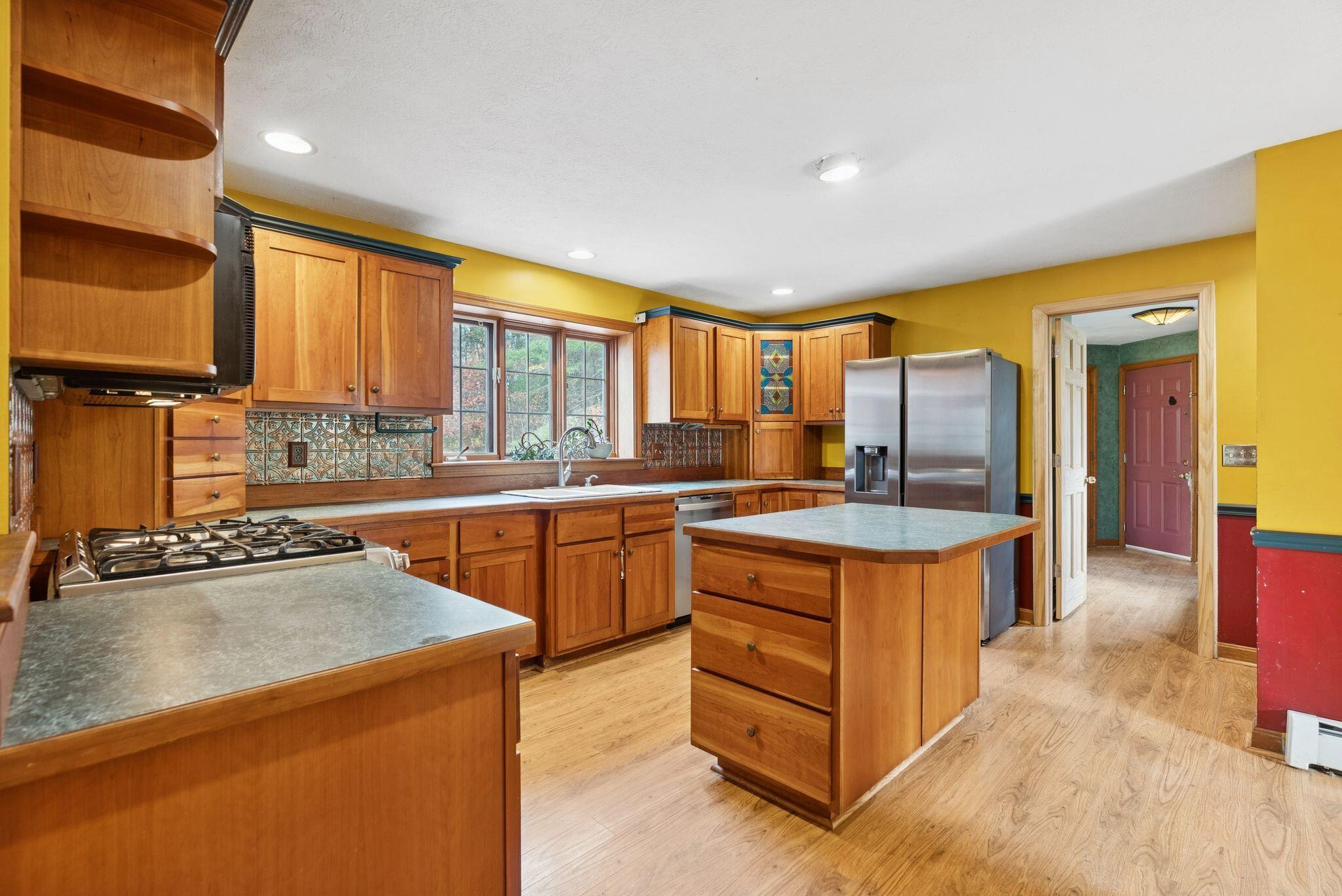 9 Hammond Road Kennebunk, ME 04043 - Photo 11 of 54 Kitchen