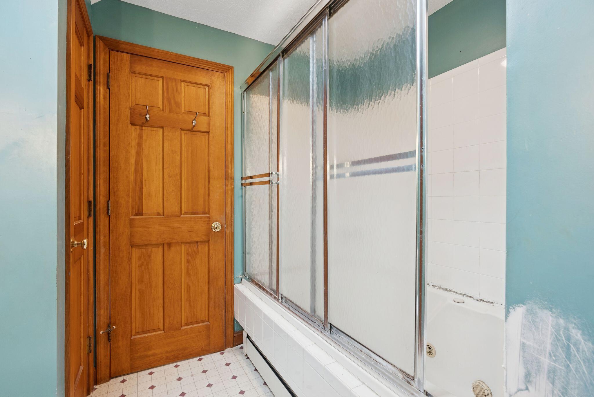 9 Hammond Road Kennebunk, ME 04043 - Photo 34 of 54 Upstairs bathroom