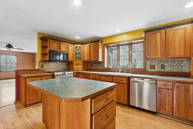 $740,000 | 9 Hammond Road, Kennebunk, ME 04043