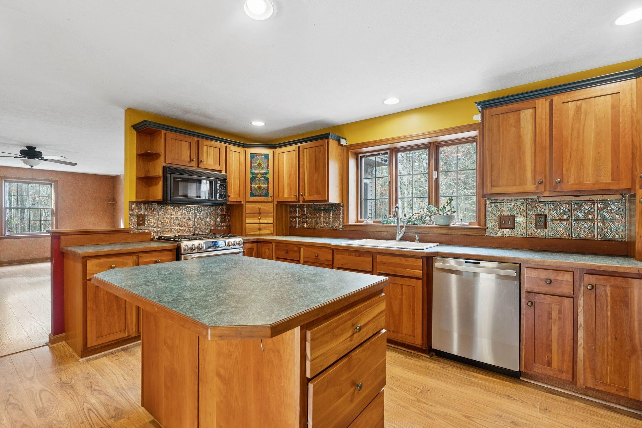 9 Hammond Road Kennebunk, ME 04043 - Photo 10 of 54 Kitchen