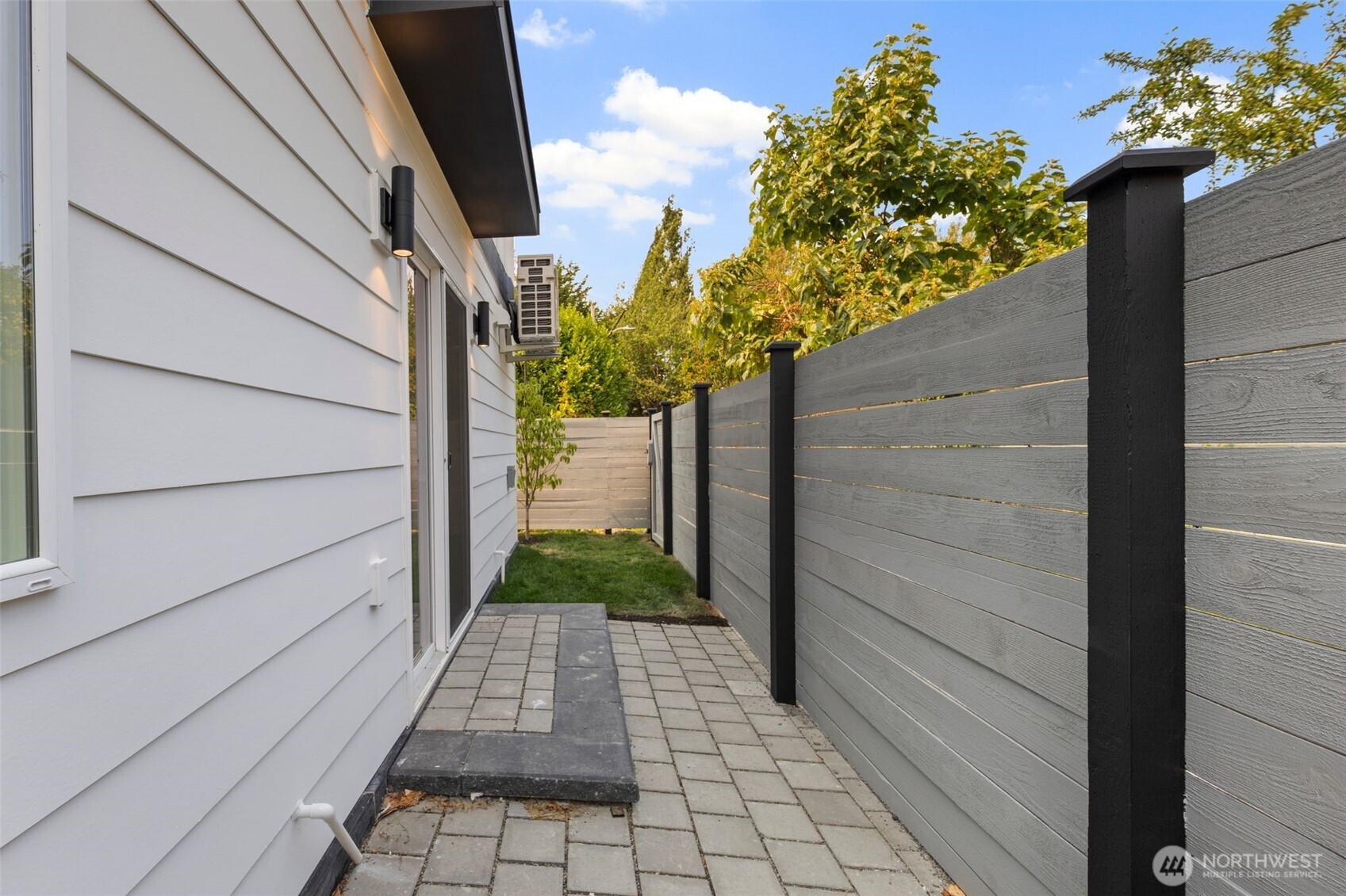 822 South Sullivan Street Seattle, WA 98108 - Photo 20 of 22 a view of a pathway besides a house