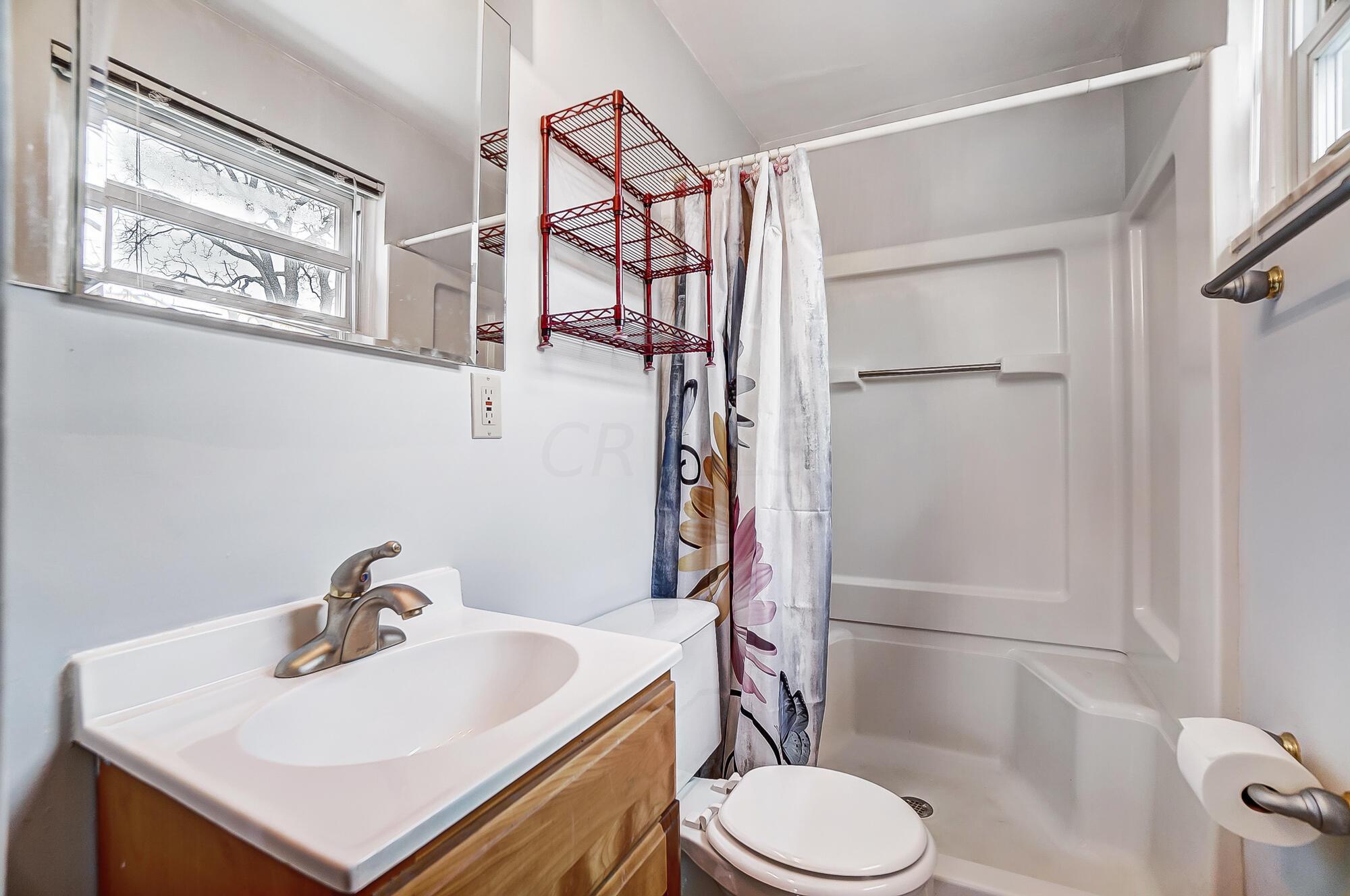 1008 Garden Road Columbus, OH 43224 - Photo 29 of 53 Master Bath