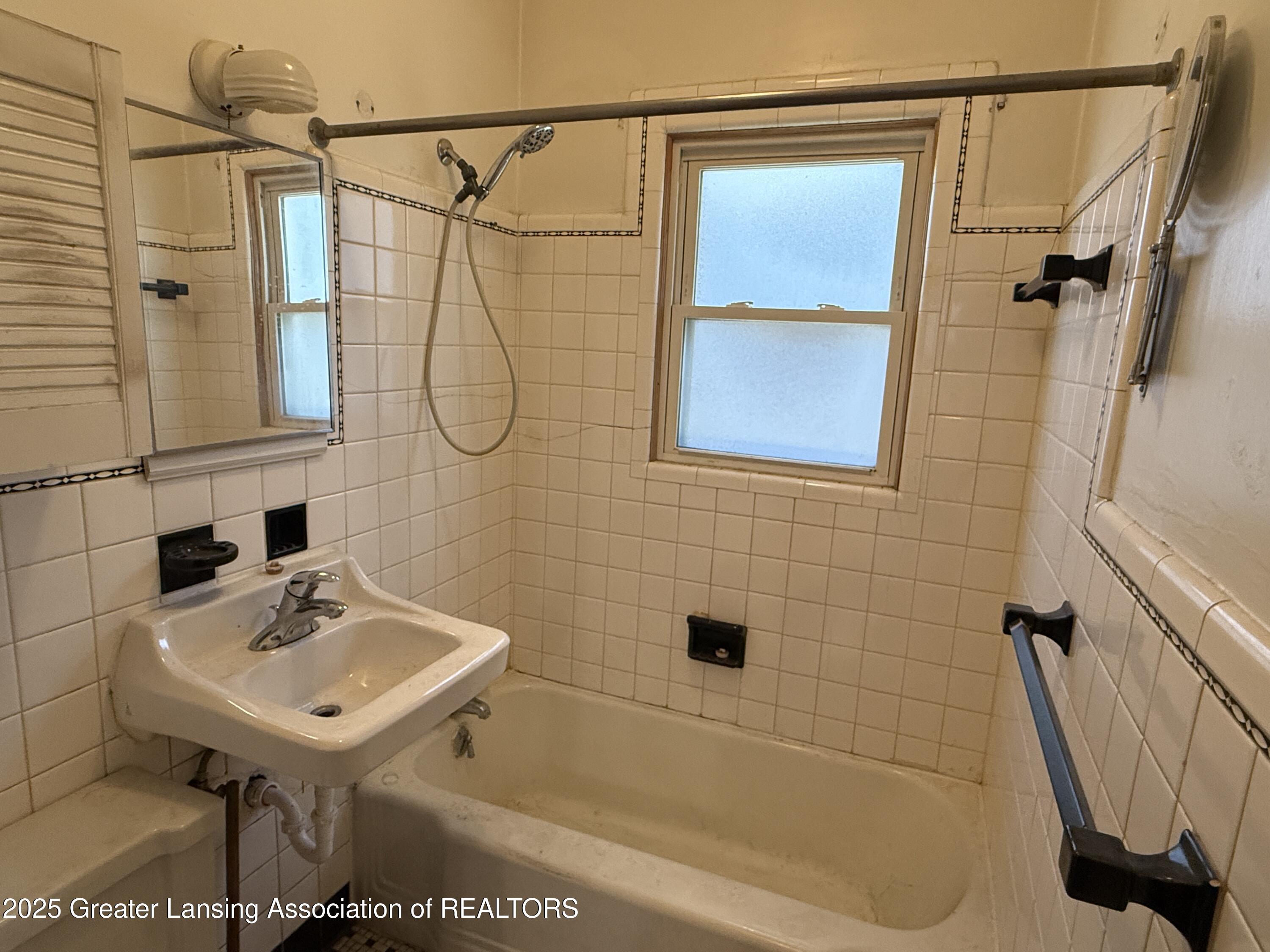 1016 Lake Lansing Road Lansing, MI 48906 - Photo 15 of 29 IMG_3121