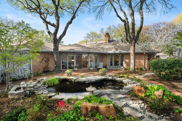 a view of a house with backyard sitting area and garden