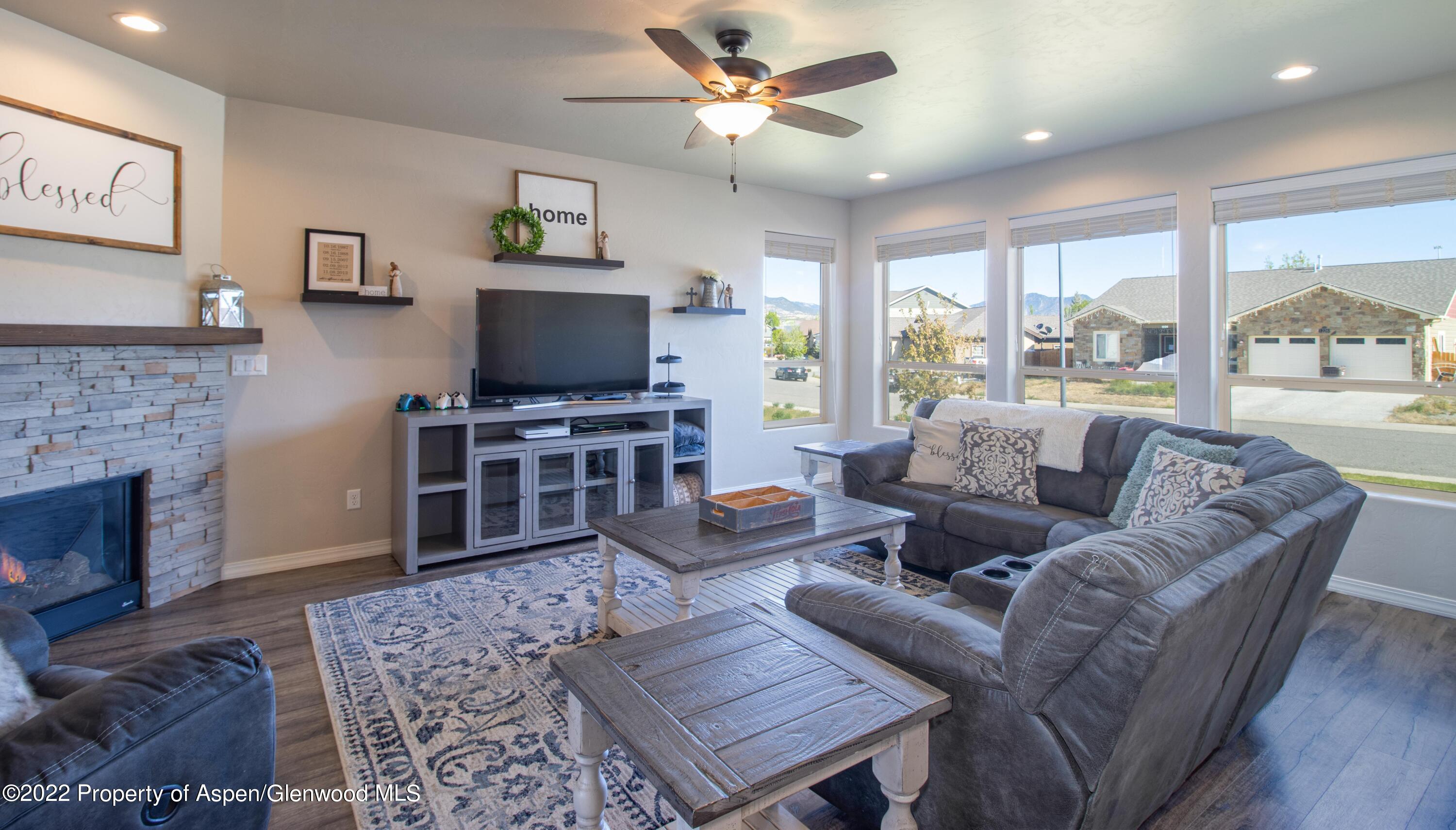 1239 East 17th Street Rifle, CO 81650 - Photo 7 of 17 Living Room