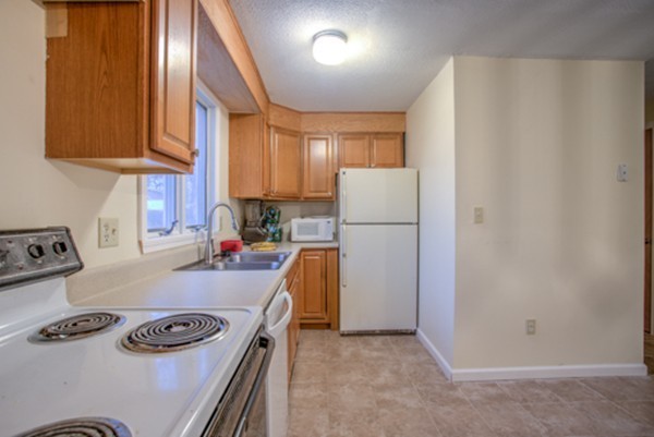 32-34 Van Buren Avenue Springfield, MA 01104 - Photo 5 of 18