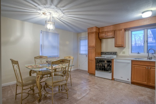 32-34 Van Buren Avenue Springfield, MA 01104 - Photo 8 of 18