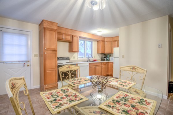 32-34 Van Buren Avenue Springfield, MA 01104 - Photo 9 of 18