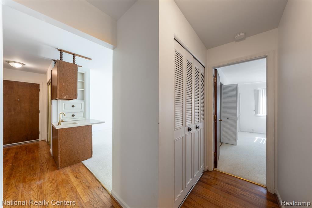 801 West Long Lake Road, Unit G1 Bloomfield Hills, MI 48302 - Photo 11 of 28