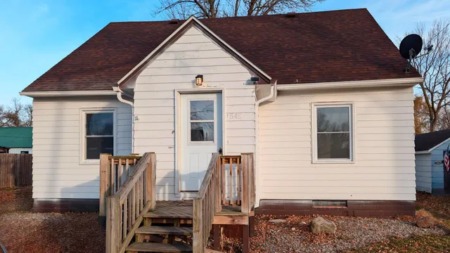 $159,900 | 545 2nd Avenue Southeast, Wells, MN 56097