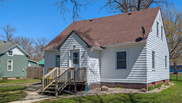 $174,900 | 545 2nd Avenue Southeast, Wells, MN 56097