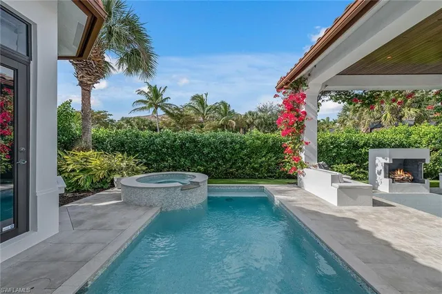 $4,400,000 | 2243 Residence Circle, Naples, FL 34105