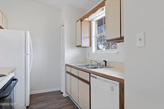 $1,000 | 100 Creekview Drive, Jacksonville, NC 28540