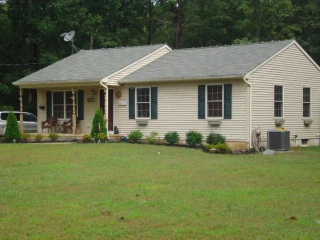 a view of a house with backyard and garden