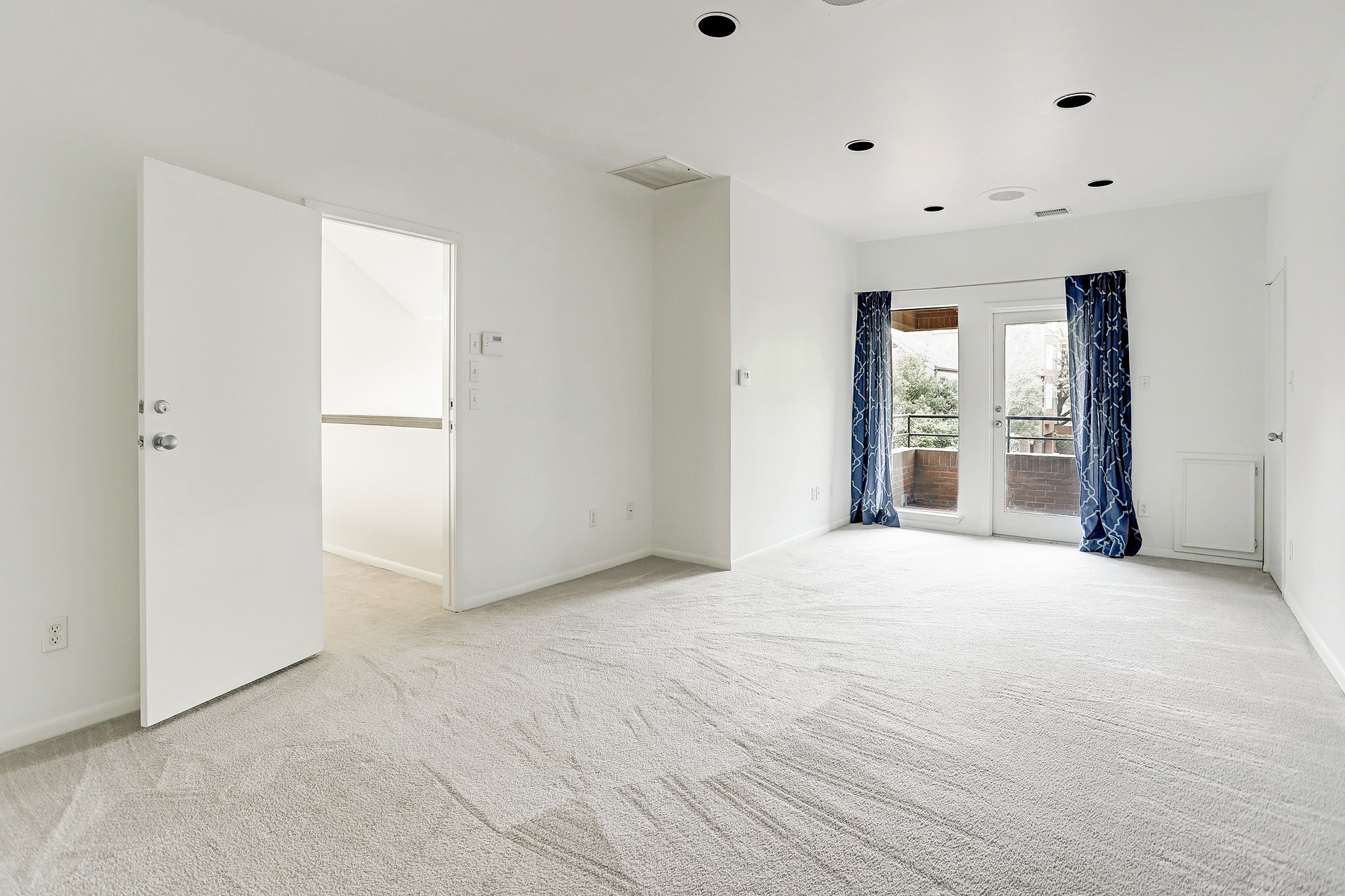 5300 Mercer Street, Unit 9 West University Place, TX 77005 - Photo 13 of 23 The spacious master upstairs offers a high ceilings, new carpet, a walk-out balcony and a spacious master bath with new tub, separate shower, a new quartz vanity w/double sinks & new hardware & a huge walk-in closet.