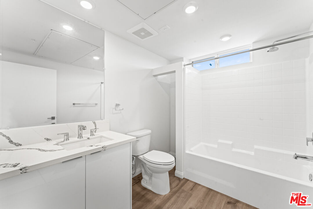 3105 Bellevue Avenue, Unit 405 Los Angeles, CA 90026 - Photo 9 of 26 a bathroom with a toilet a sink and a bathtub